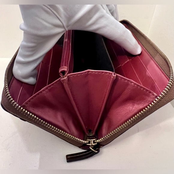 Gucci, Microguccissima Pattern Patent Leather Continental Wallet, Authentic - Picture 14 of 15